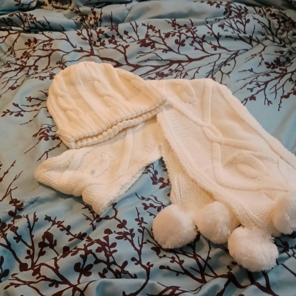 NWOT SCARF & HAT Set by AVON